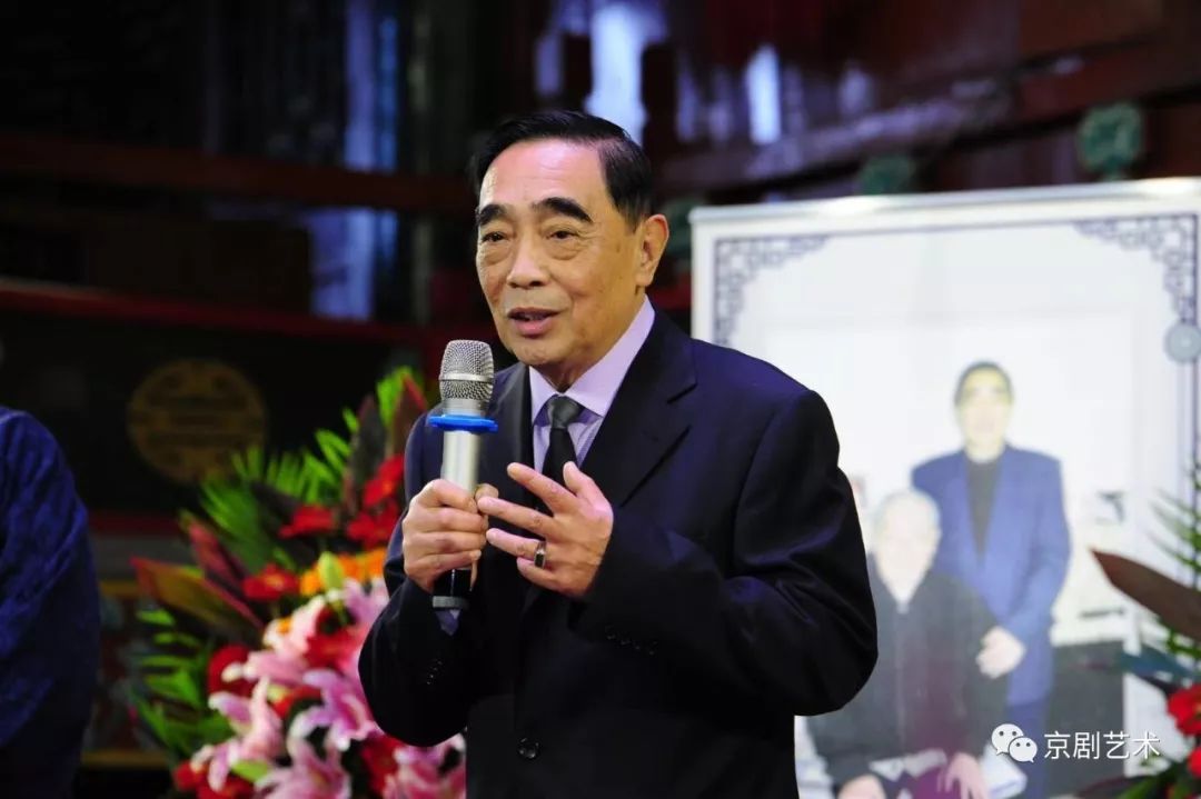 周佑君合影2019年11月3日上午,著名京胡教育家,演奏家,中国戏曲学院