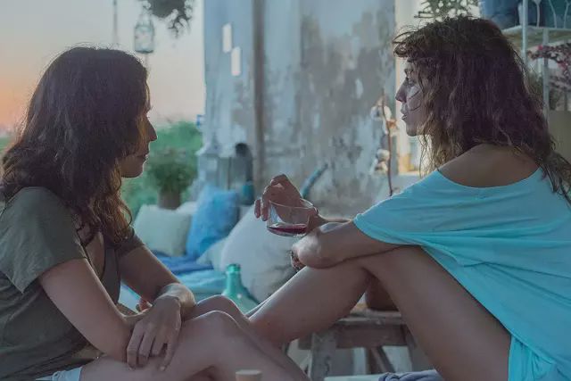 西班牙毁三观神剧码头第一季开头一分钟尺度就逆天