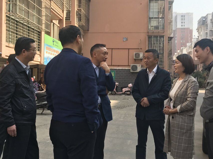 原创助力文明城创建鄂州市副市长李忠禄调研月畔湾社区中厚新苑小区