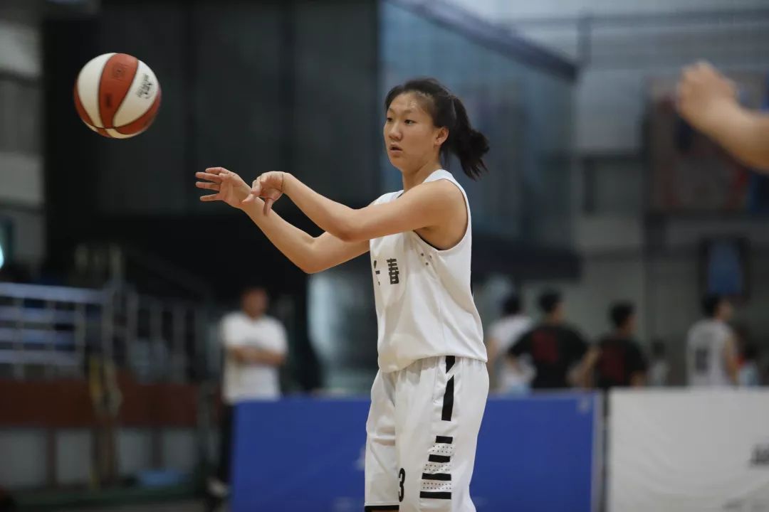 耐高显微镜 | 东北师大附属中学女篮连教练:"队员们努力的样子在我