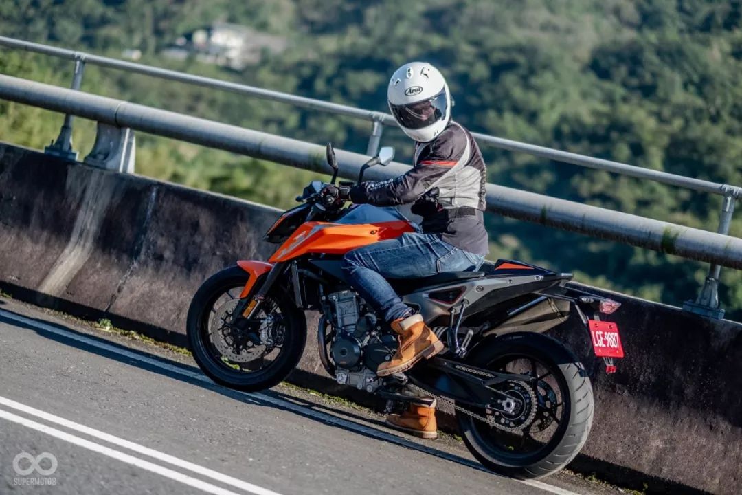 雙11特價用直列雙缸書寫暴力美學ktm790duke