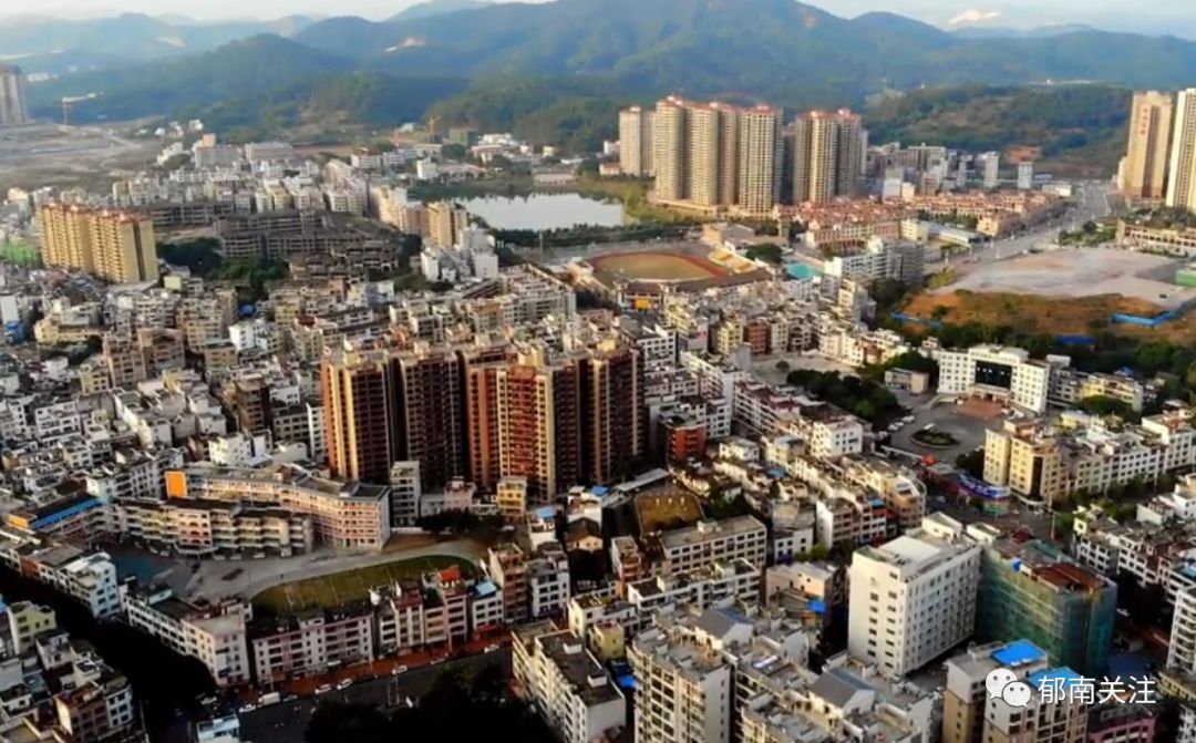 震撼航拍都城2019看看郁南最新的城区建设