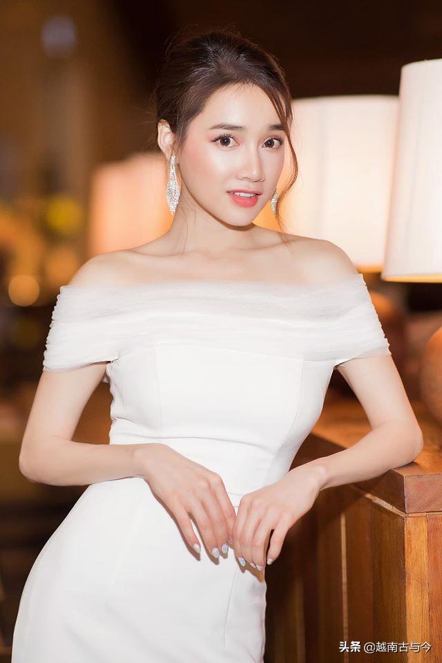 越南高颜值女星结婚生子后身材不走样,苗条身材让粉丝羡慕