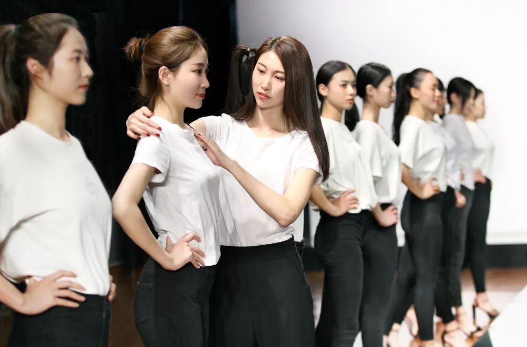 11月22日开课|新面孔2019艺术高考培训(服装表演专业)