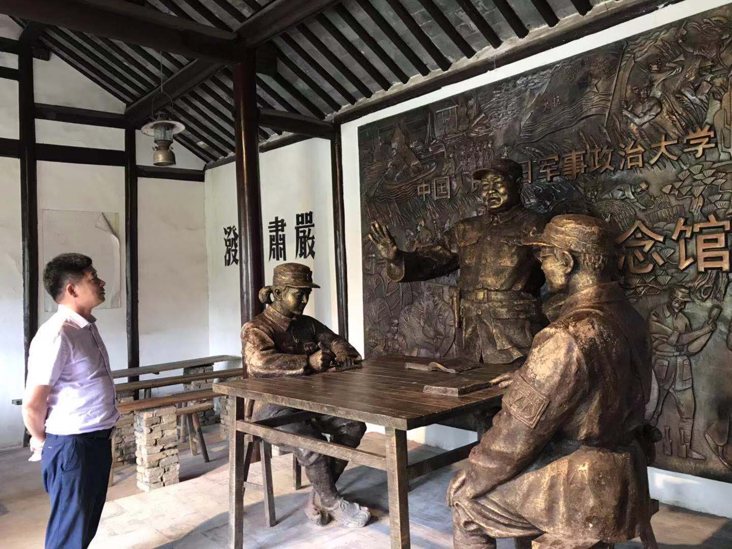 回到家乡安徽省天长市,参观了龙岗抗大八分校旧址