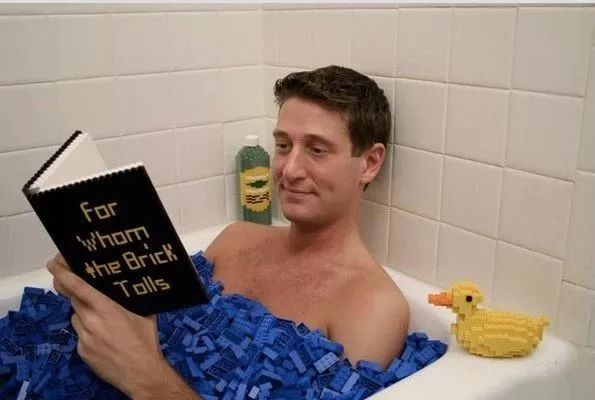 现在,满足你对于奈森 · 萨瓦亚的更多好奇——q:你的工作室里大概有