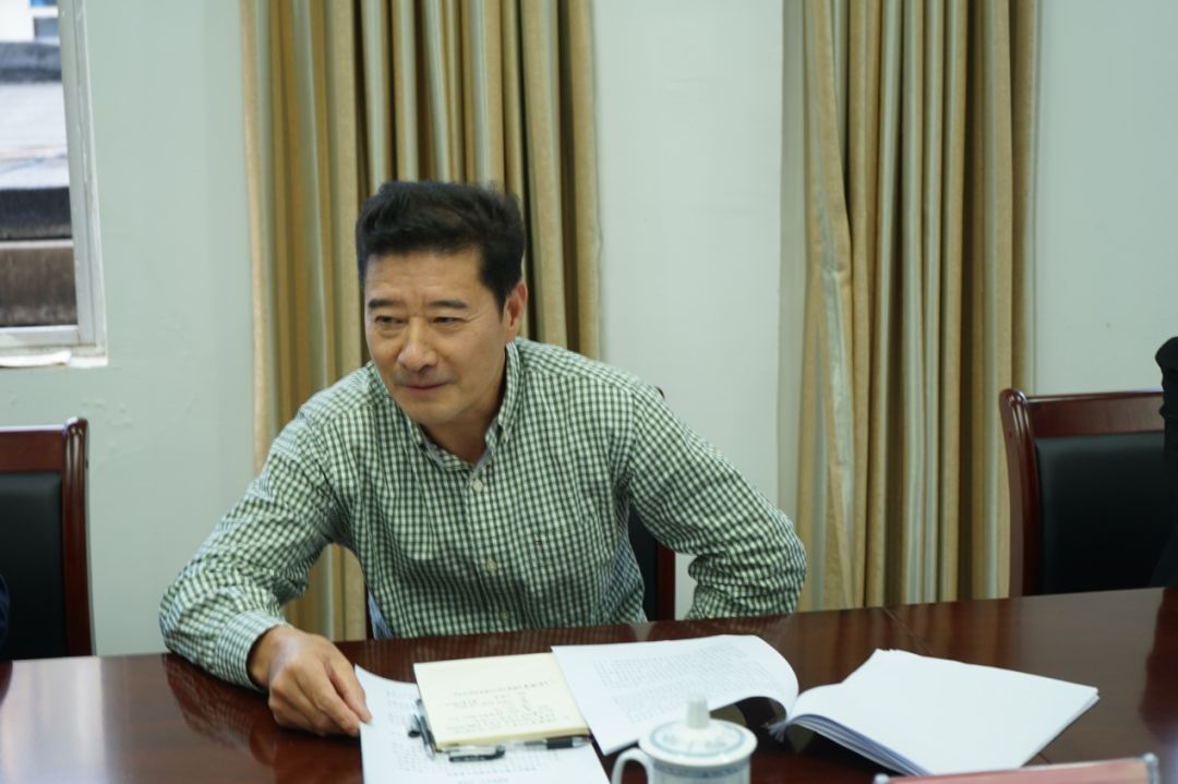 区委第一巡回指导组领导许永祥充分肯定统计局主题教育期间调研工作的