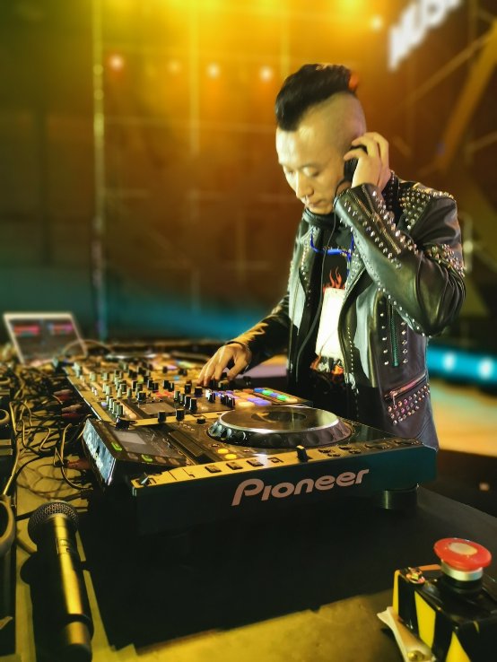 丹尼奖国际电子音乐比赛这位扬州dj摘金奖