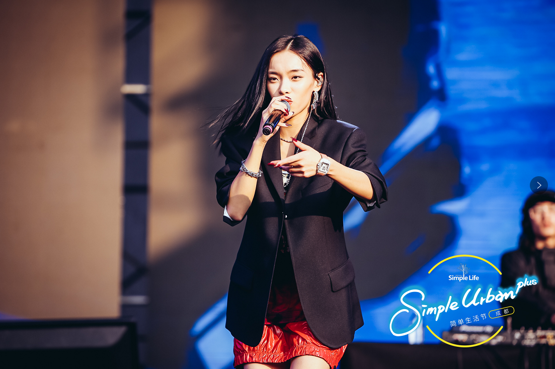 刘柏辛lexie 开唱成都简单生活节 首唱新单《好吗,好啦,好吧》