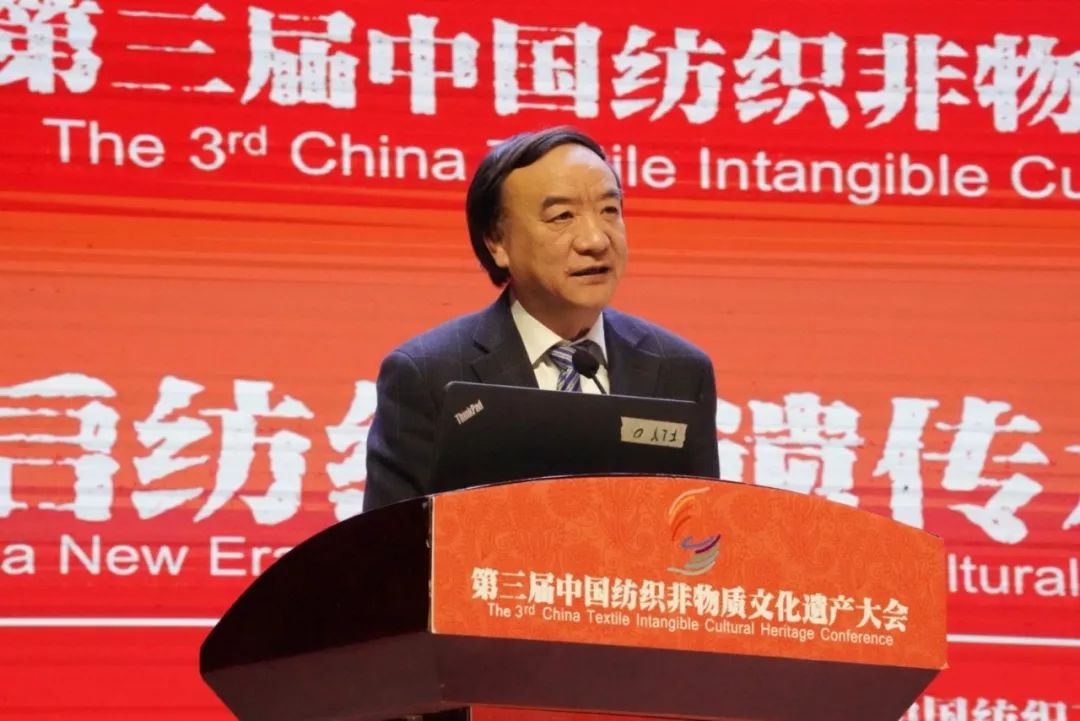 工信部消费品司副司长曹学军,北京首创集团党委副书记,总经理李松平