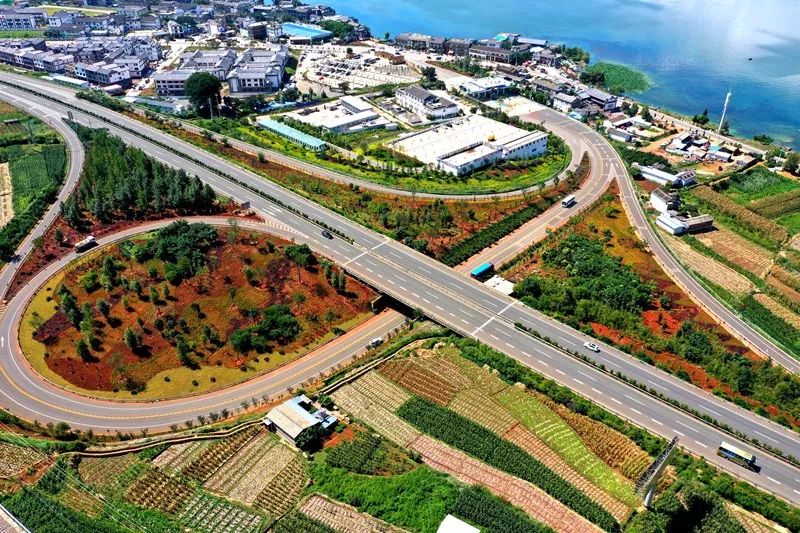 取消高速公路省界收费站""国家公路网命名编号调整""昆明至大理至丽江