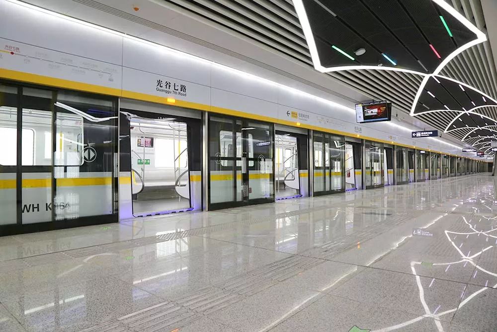 武汉地铁11号线这是全国首条盾构下穿时速300公里高铁的地铁,工程穿越