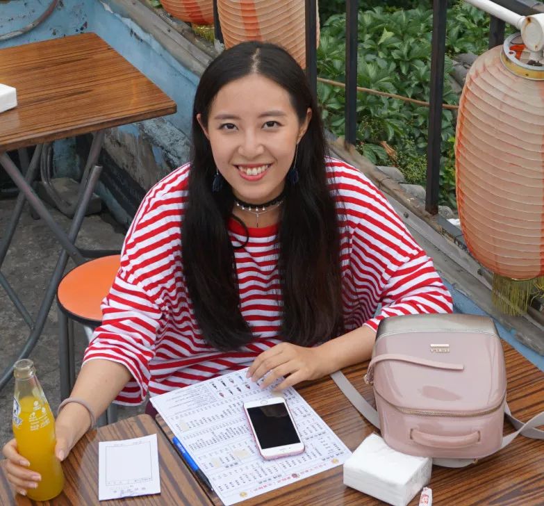 小珂//孟小书,1987年出生于北京.加拿大约克大学毕业.