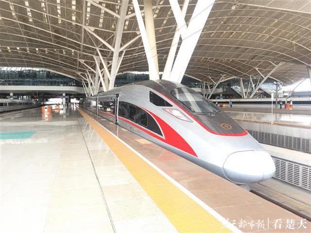 自11月29日武汉开g586次,北京西开g585次起,列车由现阶段的cr400af型"