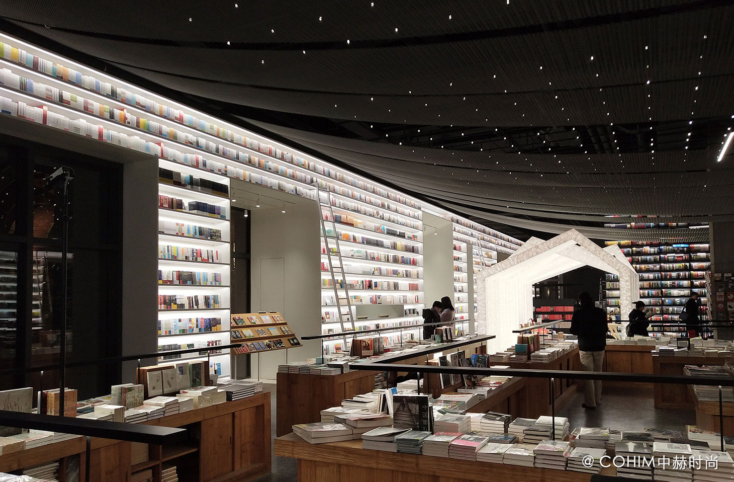 page one 视觉陈列设计:书店如何营造放松的购物体验?_one