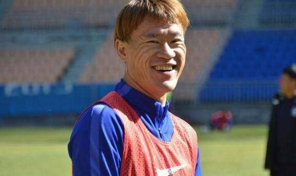 38岁带队冲超成功,本赛季中甲mvp第一热门就是他_王栋