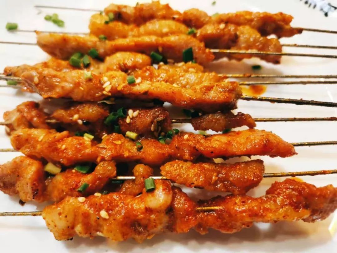 虾仁大口吃虾仁的快感,不用多说一串一串再来一串饱满的基围虾不仅鲜