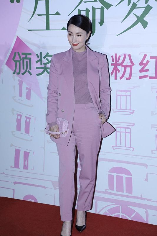 原创陶虹翠绿色奶奶裙配印花外套整体打扮显富态又接地气