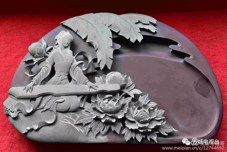 据史料和《方城县志》记载,黄石砚台始于汉代,盛于宋唐,因其原材料采