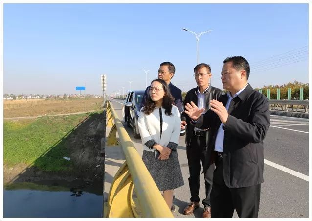 沈德才督查两河两村创建工程