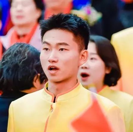 这个北航当红天团c位出道打call现场观众我笑了又哭了