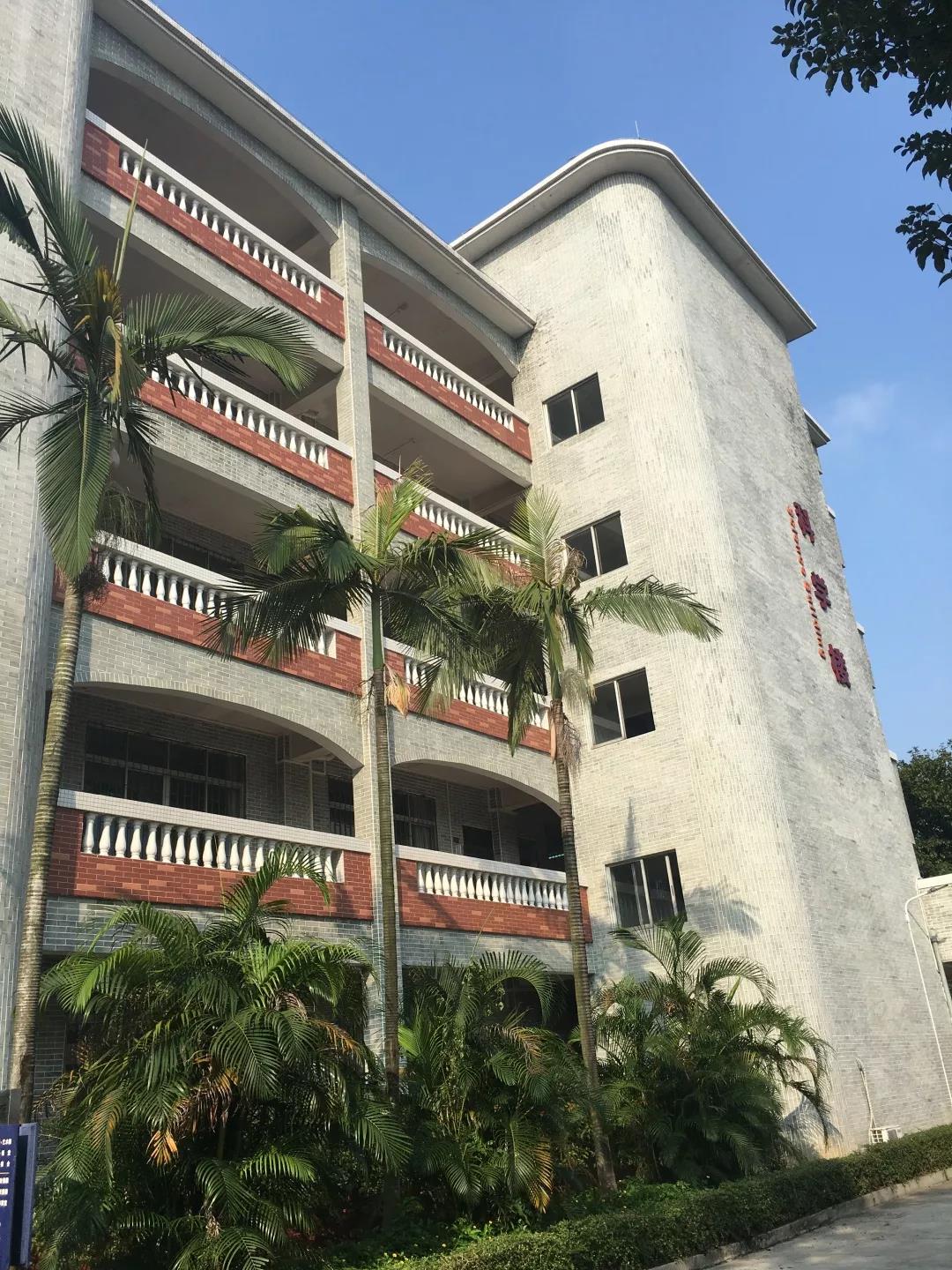 象贤的传统优势项目曾荣获番禺区中学生田径比赛一等奖前沿的科技浪漫