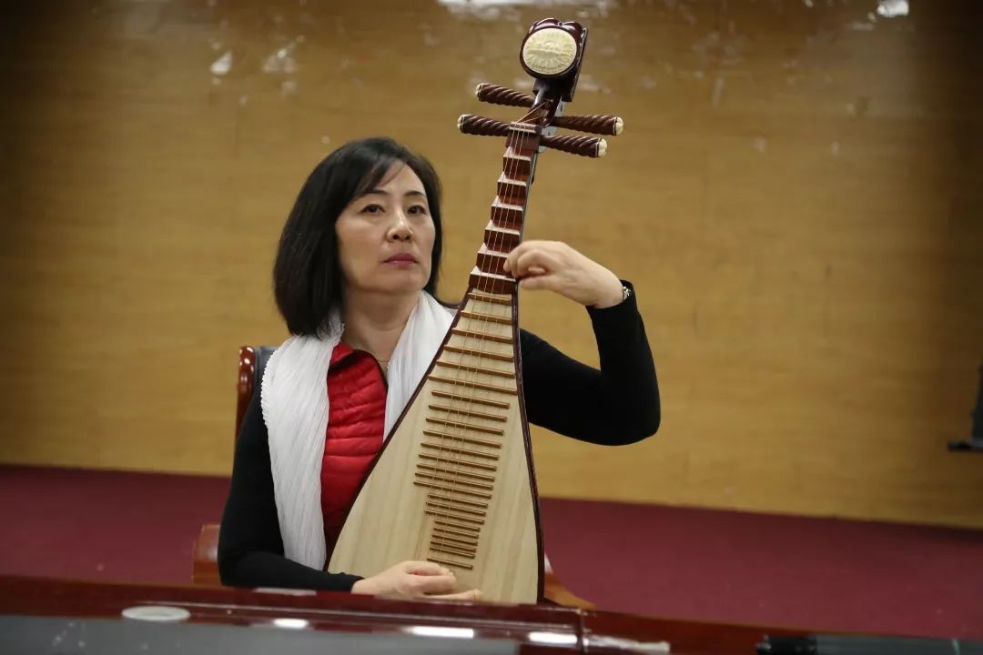 "赵文馨老师将中国琵琶的优美与西方乐器相结合为我