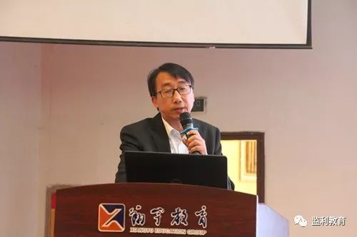 尺八镇中心学校校长王斯柱新沟中学校长罗必科先进代表发言县教研室