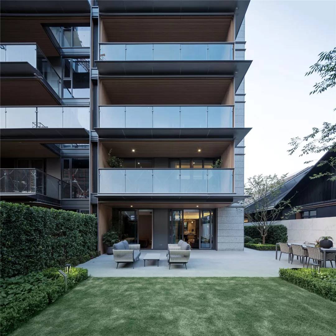 绿城交投湖畔云庐轻盈东方美学光之院子