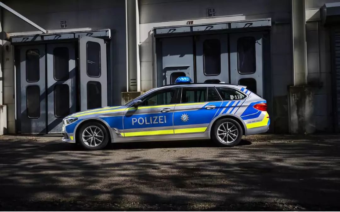 车它在2017年的法兰克福车展上亮相由宝马专门开发给警察用捷豹mkii