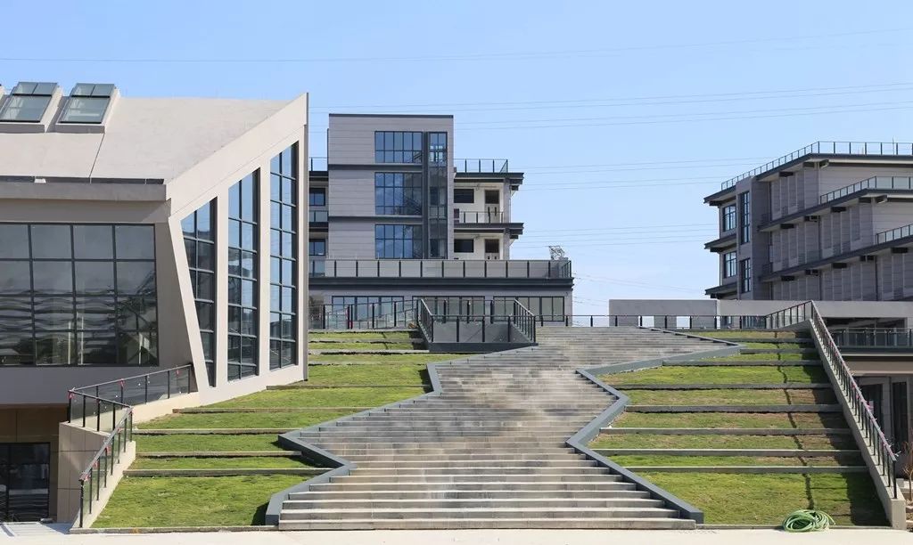 温岭第一所大学即将交付使用内含高清实拍图