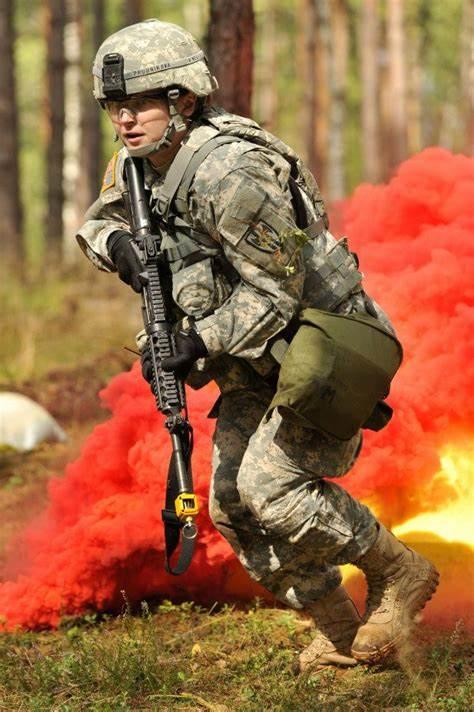 喜欢杰克船长的美军女少将,驾驶黑鹰在伊拉克参战,家产50万美元_耶格