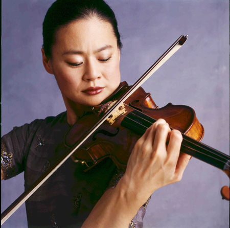 十一岁,她初次登台即获得全场起立致意_小提琴