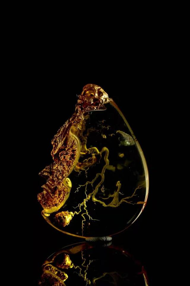 阴阳雕刻大师胡庭峰阴阳结合工艺与宫廷古法珐琅彩使琥珀再添光辉