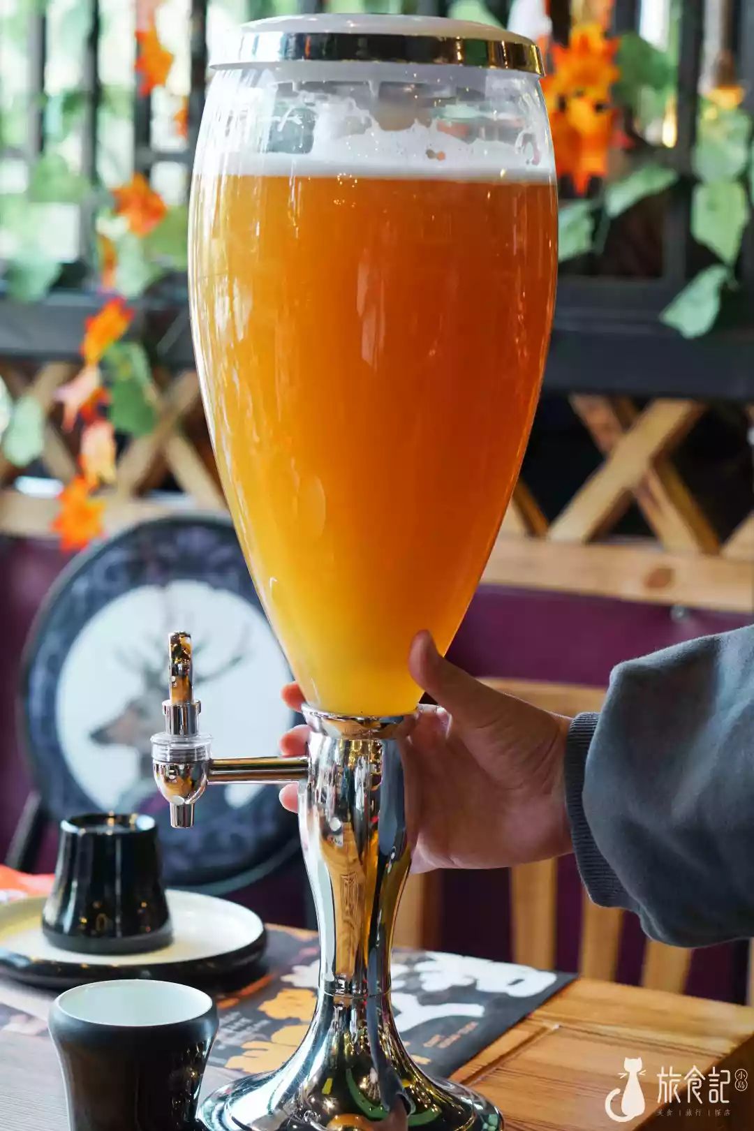 啤酒上桌的那一刹那震惊到阿噜,一炮六瓶啤酒的大分量,选用小麦精酿而