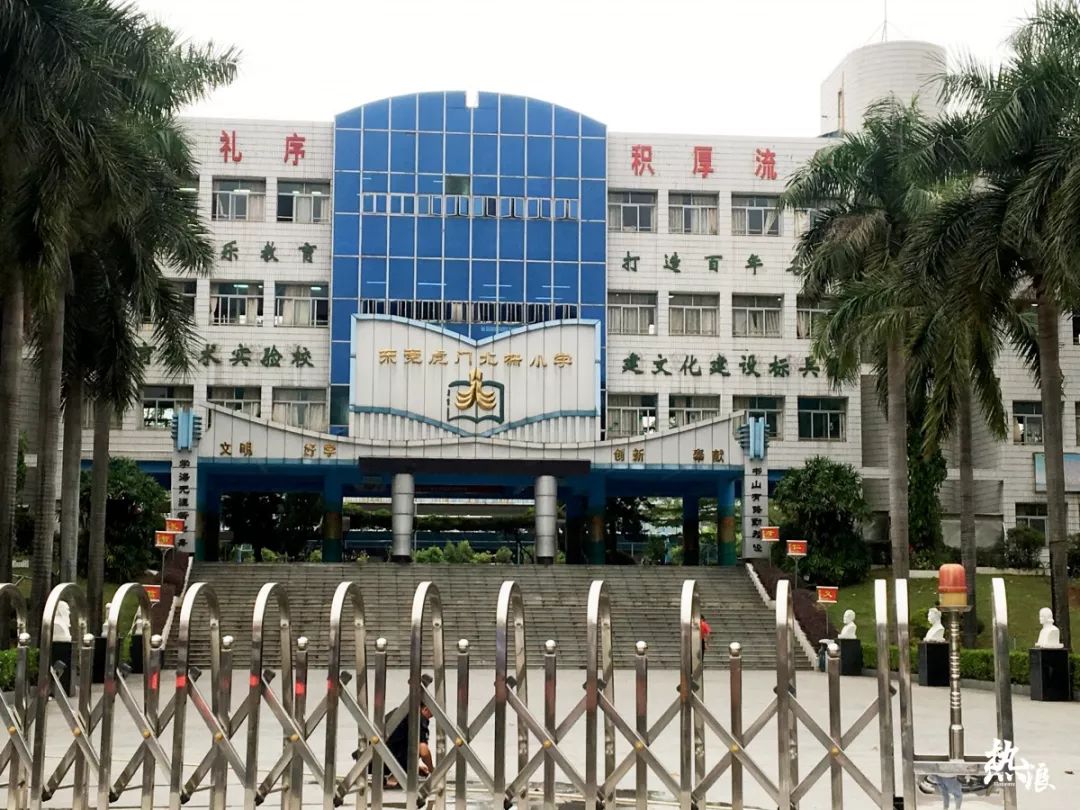 北栅小学十多年的烧烤小摊每天营业3小时周末不开