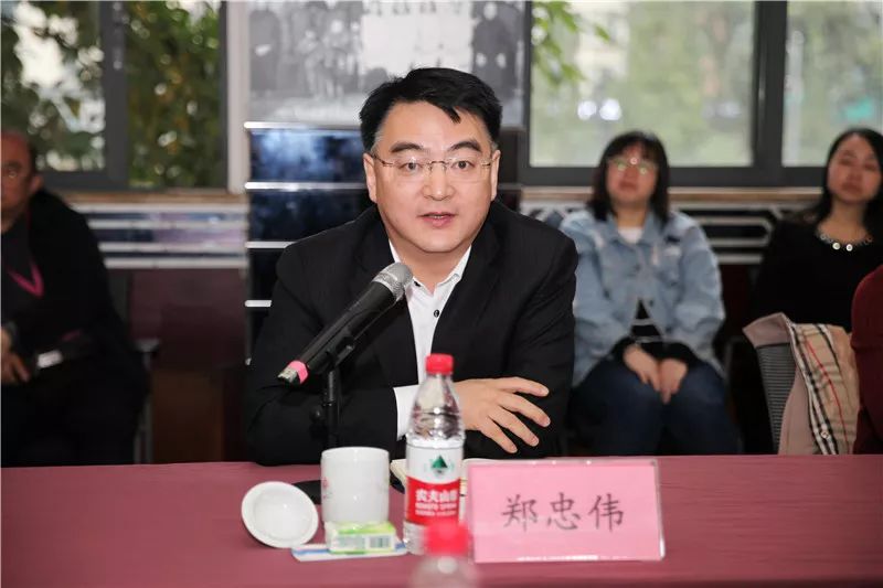 国家卫健委医药卫生科技发展研究中心主任郑忠伟介绍项目情况最后