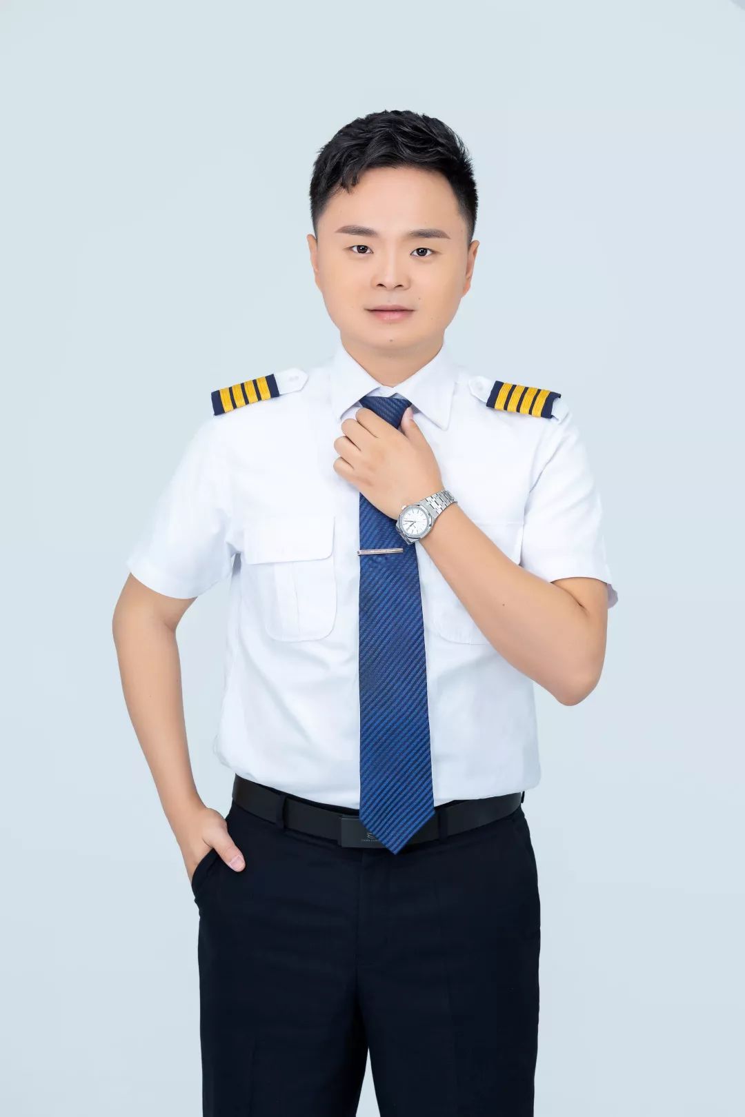 遇见华夏航空机长胡畔11年接机28架的接机王