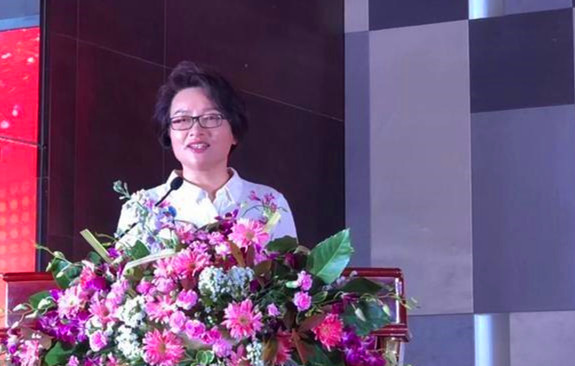 秦文表示,这是一种荣誉,更是一种责任,自己将不