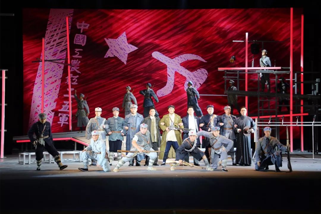 革命史诗话剧一心向党全省巡演在神农架完美收官