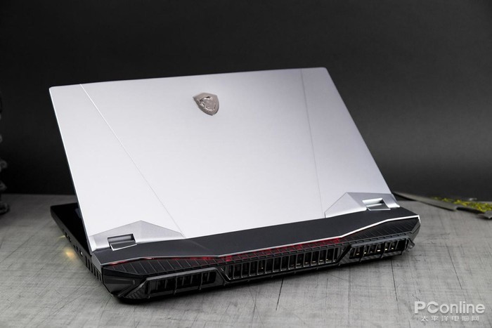 240hz刷新率和rtx2080完美结合未来感十足的微星gt76titan