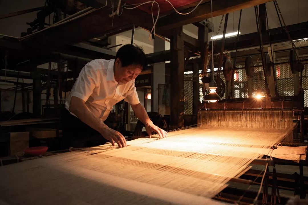 工匠故事邵官兴机杼声声织出锦绣杭罗