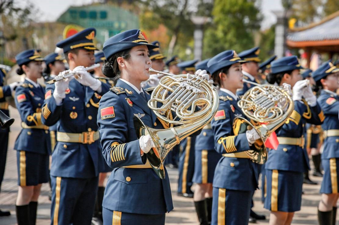 解放军军乐团新式服装图片