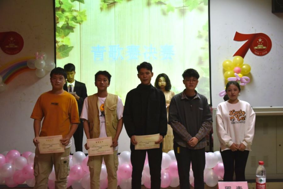 青歌逐梦音你而在机电学院第十六届青歌赛决赛