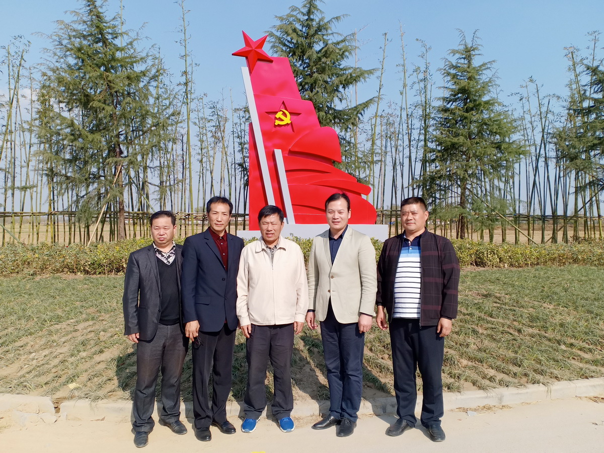 故里管理局原局长罗雄和盐城市少奇同志藏书馆馆长张凯越以及中国民营