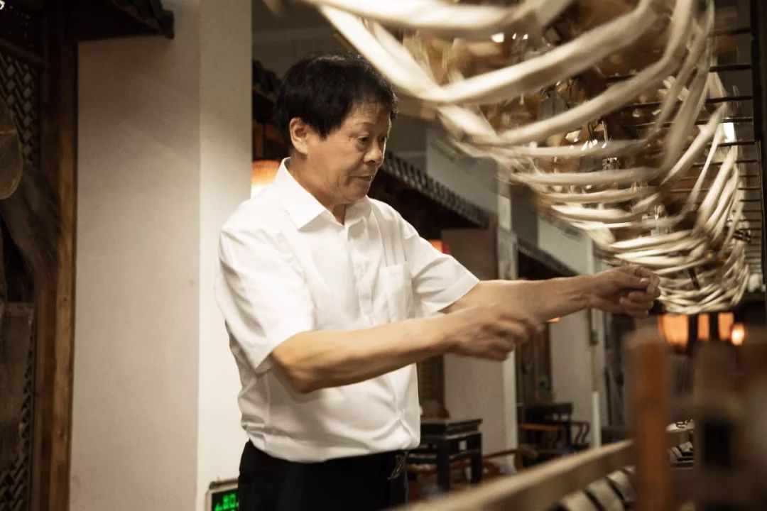 工匠故事邵官兴机杼声声织出锦绣杭罗