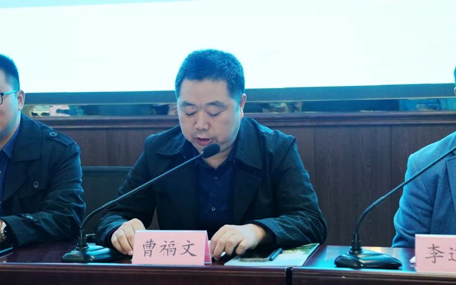 三台中学党委书记,校长曹福文,副校长李道康等领导出席了授牌仪式.