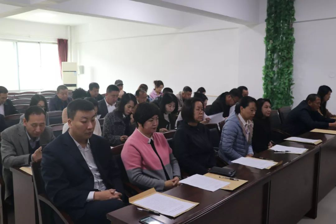 盖州市总工会三届五次全委会胜利召开_贺业军