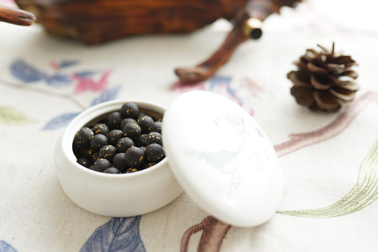 肌香源香肌丸无可厚非的是,投资自己是女性生存的精神动力之一,生活