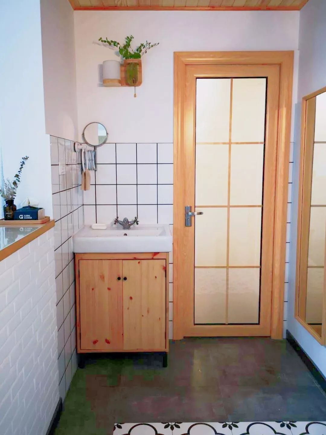 卫生间门选什么款式好既要美观又要防潮